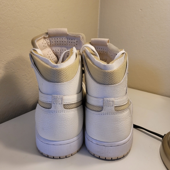 Nike Air Jordans Womens - Picture 9 of 13